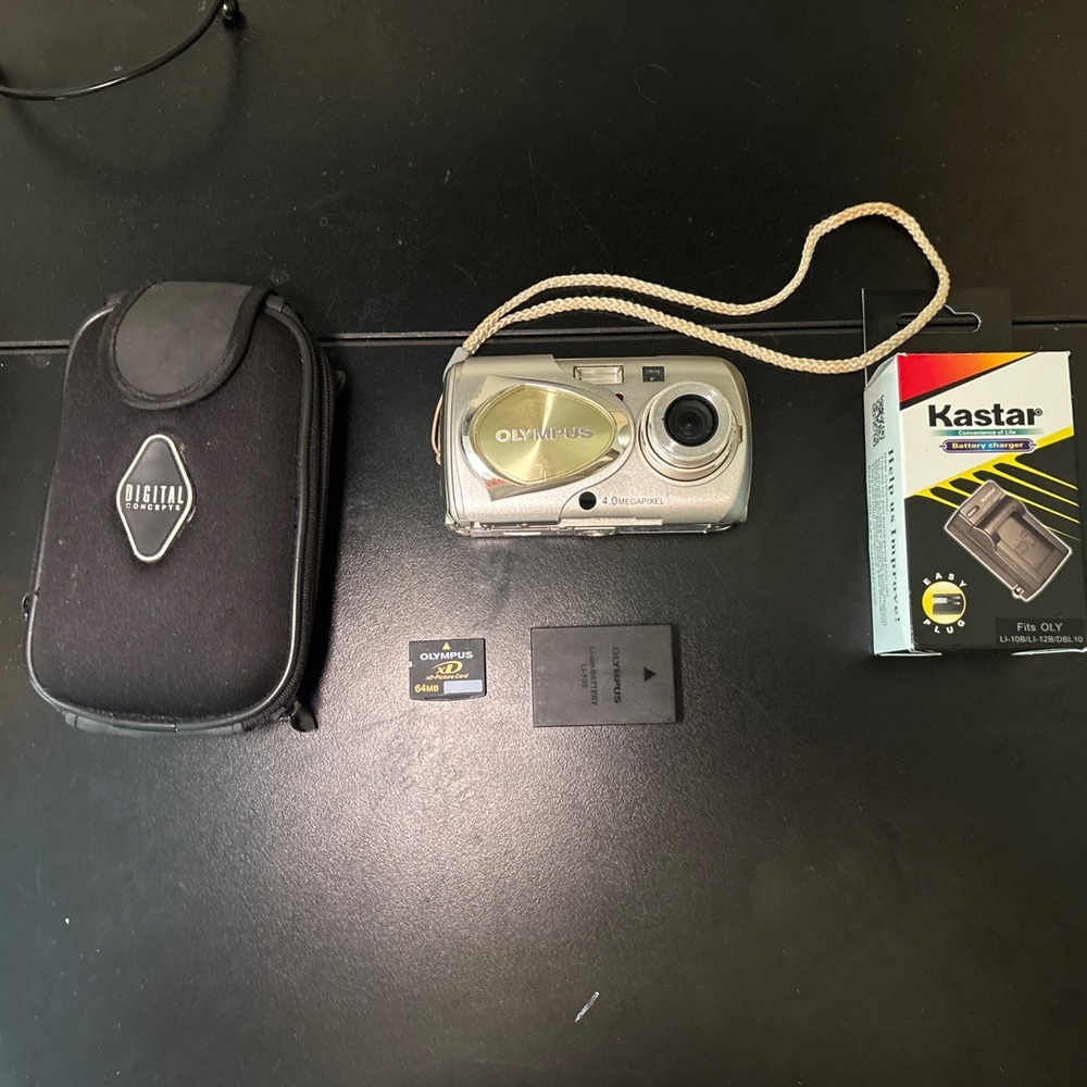 Olympus Stylus 400 Digital Camera 4MP W/ Charger 64MB Card & Case (Tested/Works)